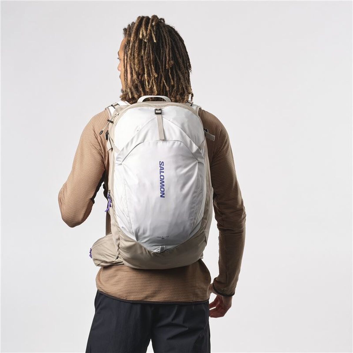 Ryggsäck Salomon Trailblazer 30L, ljusgrå, fickor