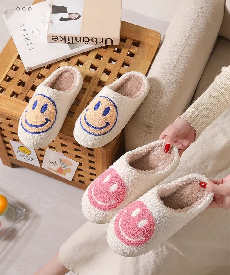 HappySlippers – Fluffiga Inneskor med Smiley & Halkfri Sula