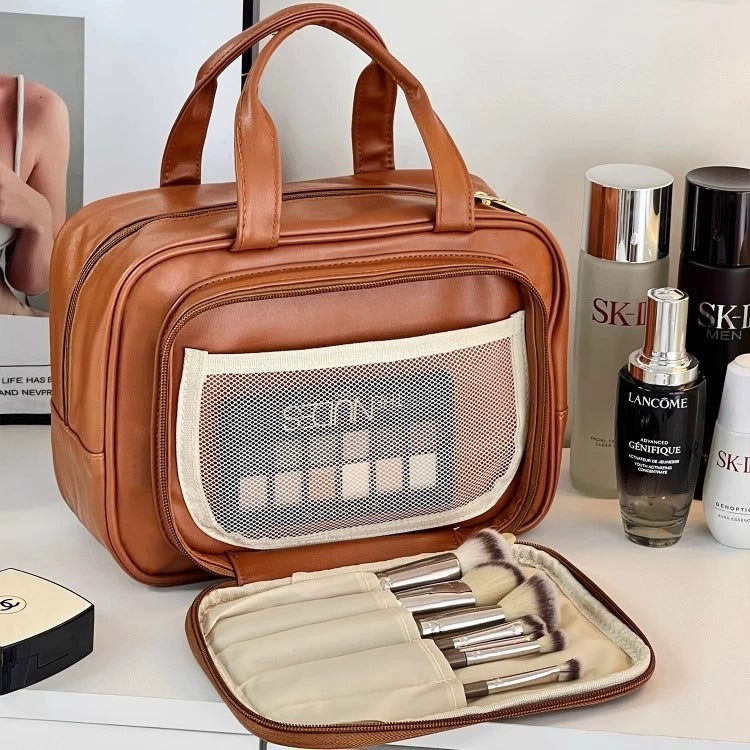 Sminkväska med borsthållare