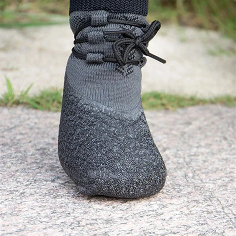 Svarta hundskor med snörning och gummisula